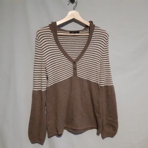 BCBGMAXAZRIA | Light Hooded v-neck sweater